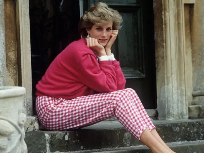 How to Get Your Hands on Princess Diana’s Classy Style?