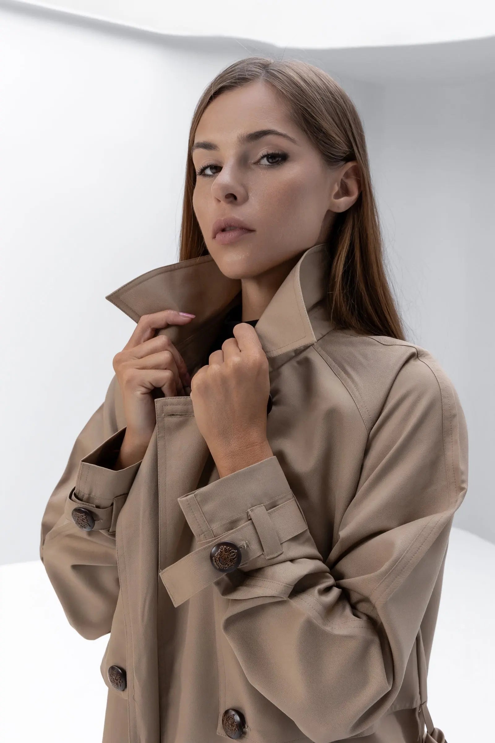 Discover our outerwear collection featuring leather coats and jackets, classic trench coats, stylish coats, and trendy faux leather coats. Perfect for layering with timeless style and edgy sophistication.