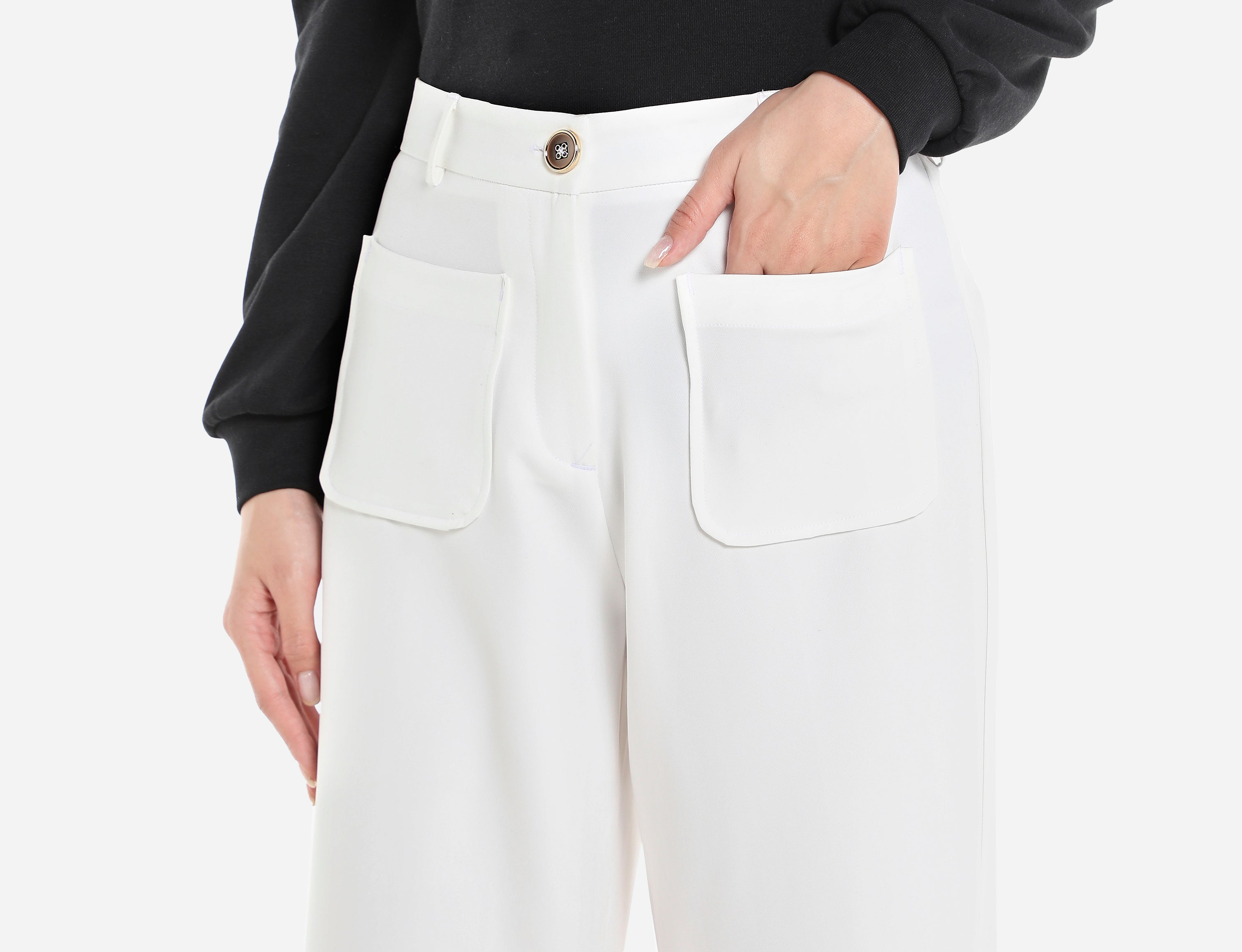 Discover our trousers collection with cargo pants, classic trousers, and airy linen pants. Designed for comfort and style, they’re perfect for work, weekends, or everyday wear—versatile and timeless.