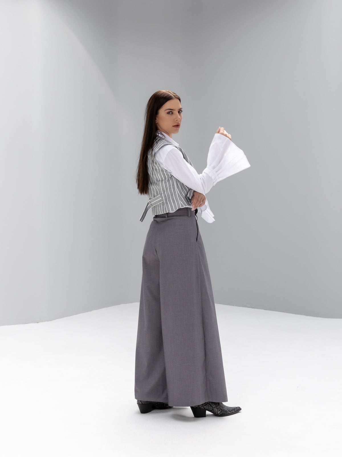 Wide-leg mid-waist tailored Trousers
