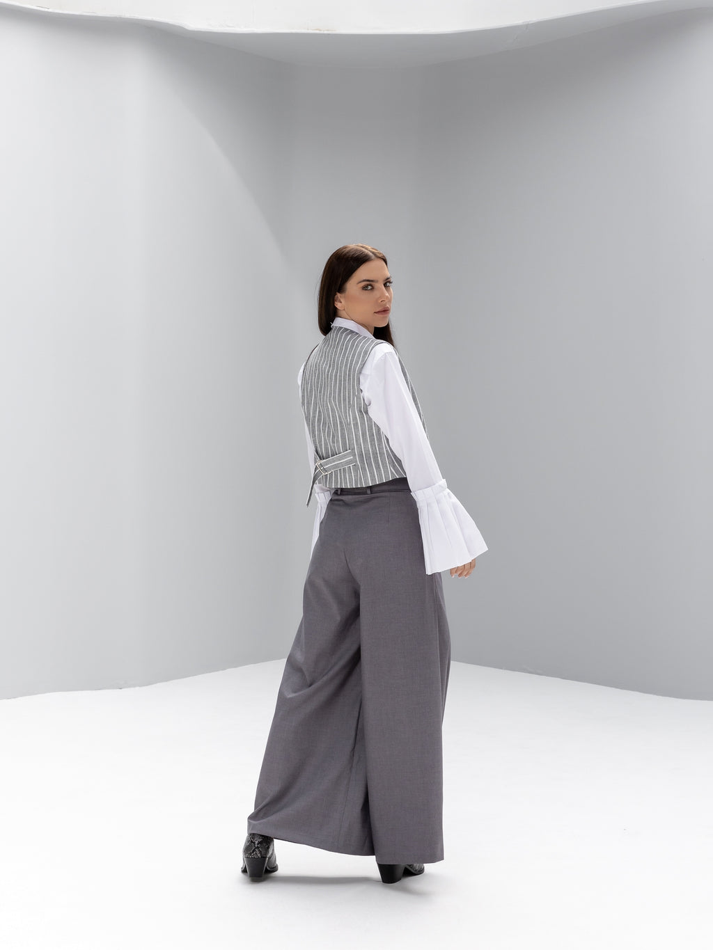 Wide-leg mid-waist tailored Trousers