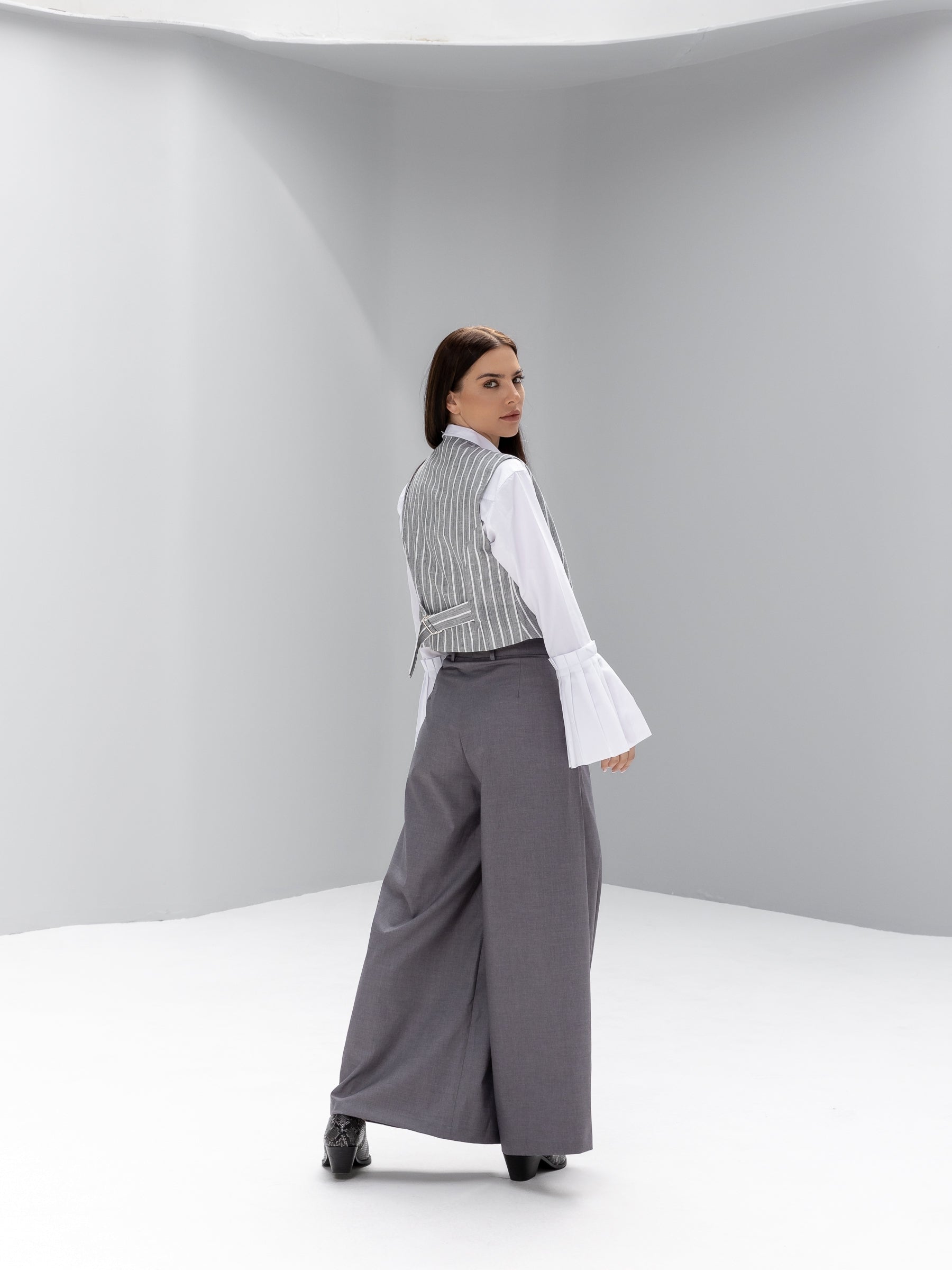 Wide-leg mid-waist tailored Trousers