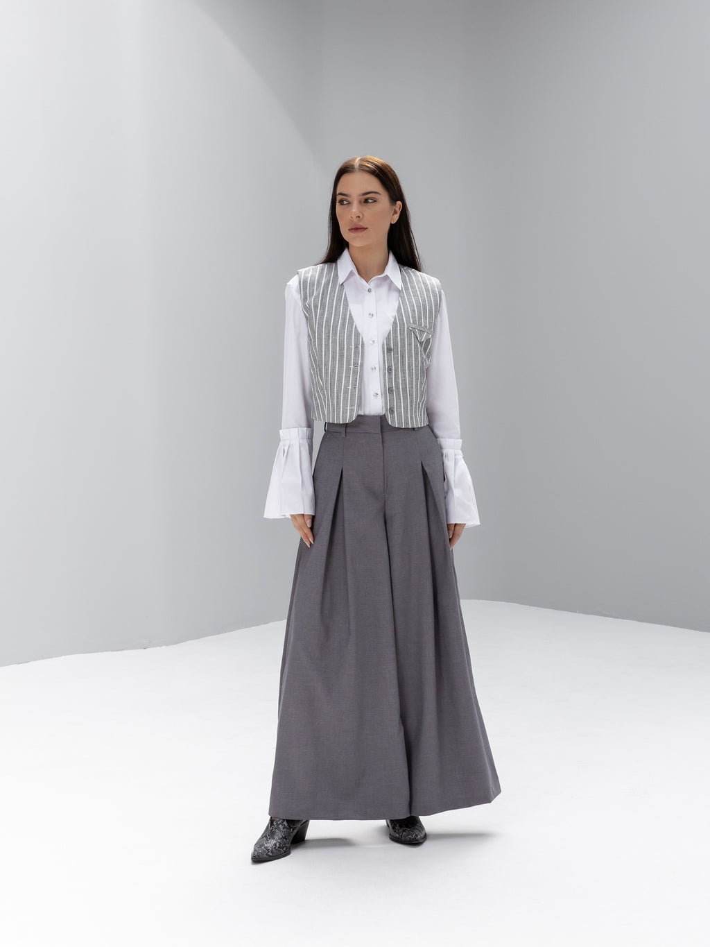 Wide-leg mid-waist tailored Trousers