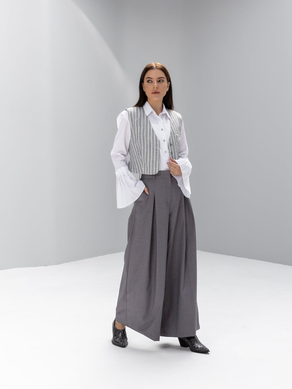 Wide-leg mid-waist tailored Trousers
