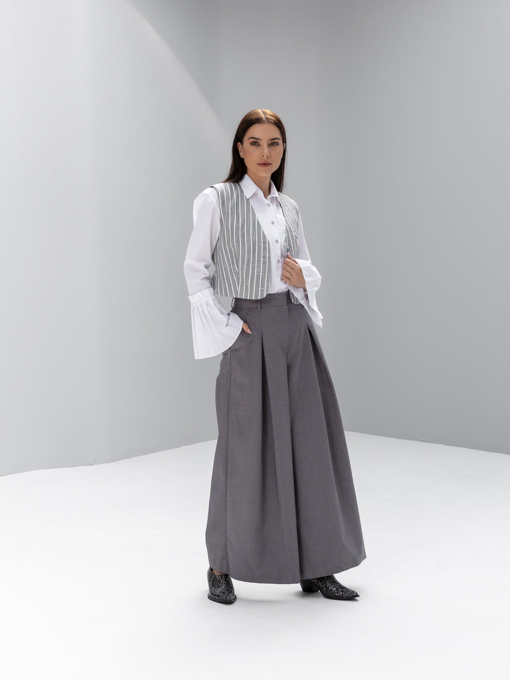 Wide-leg mid-waist tailored Trousers