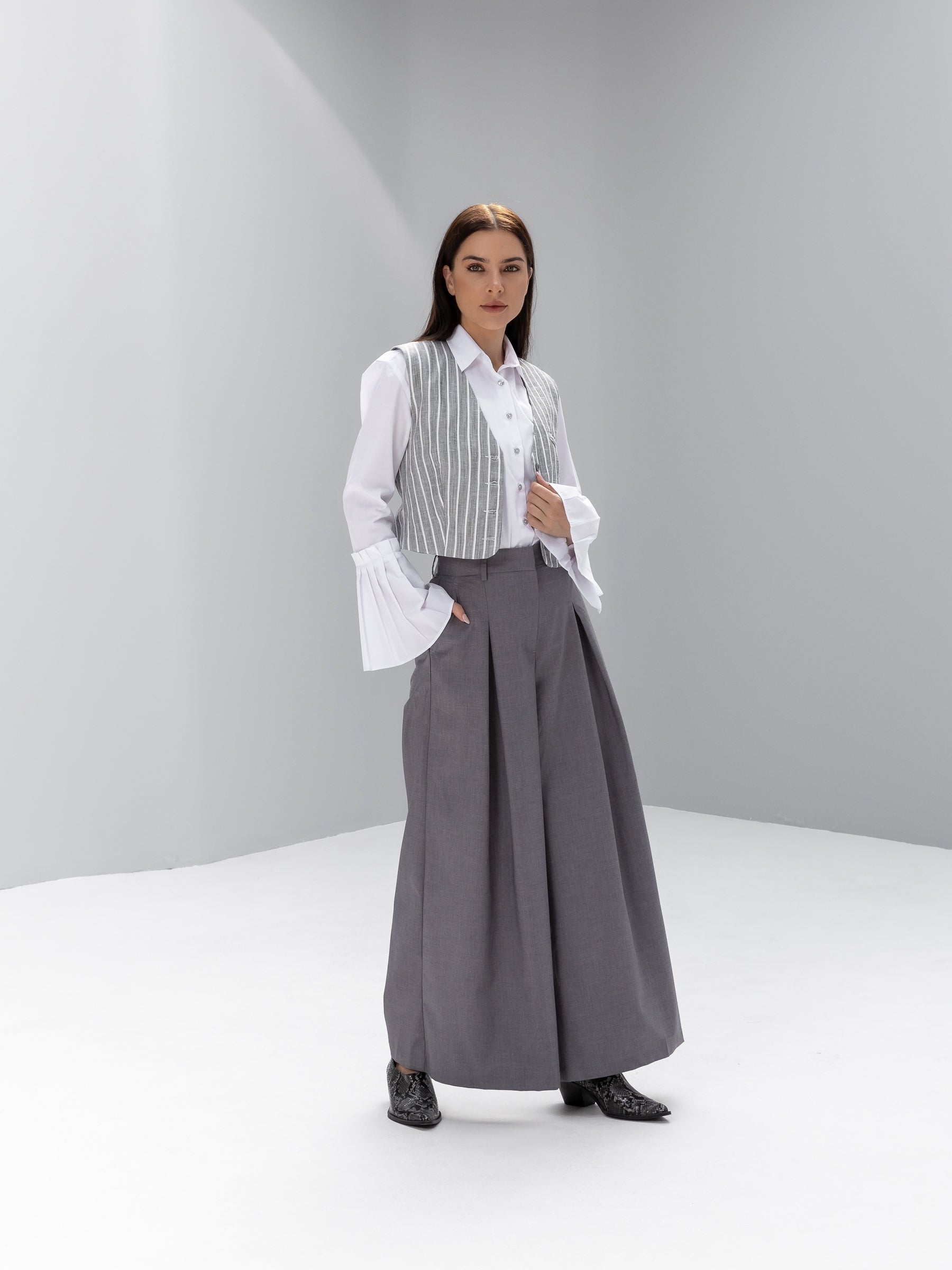 Wide-leg mid-waist tailored Trousers