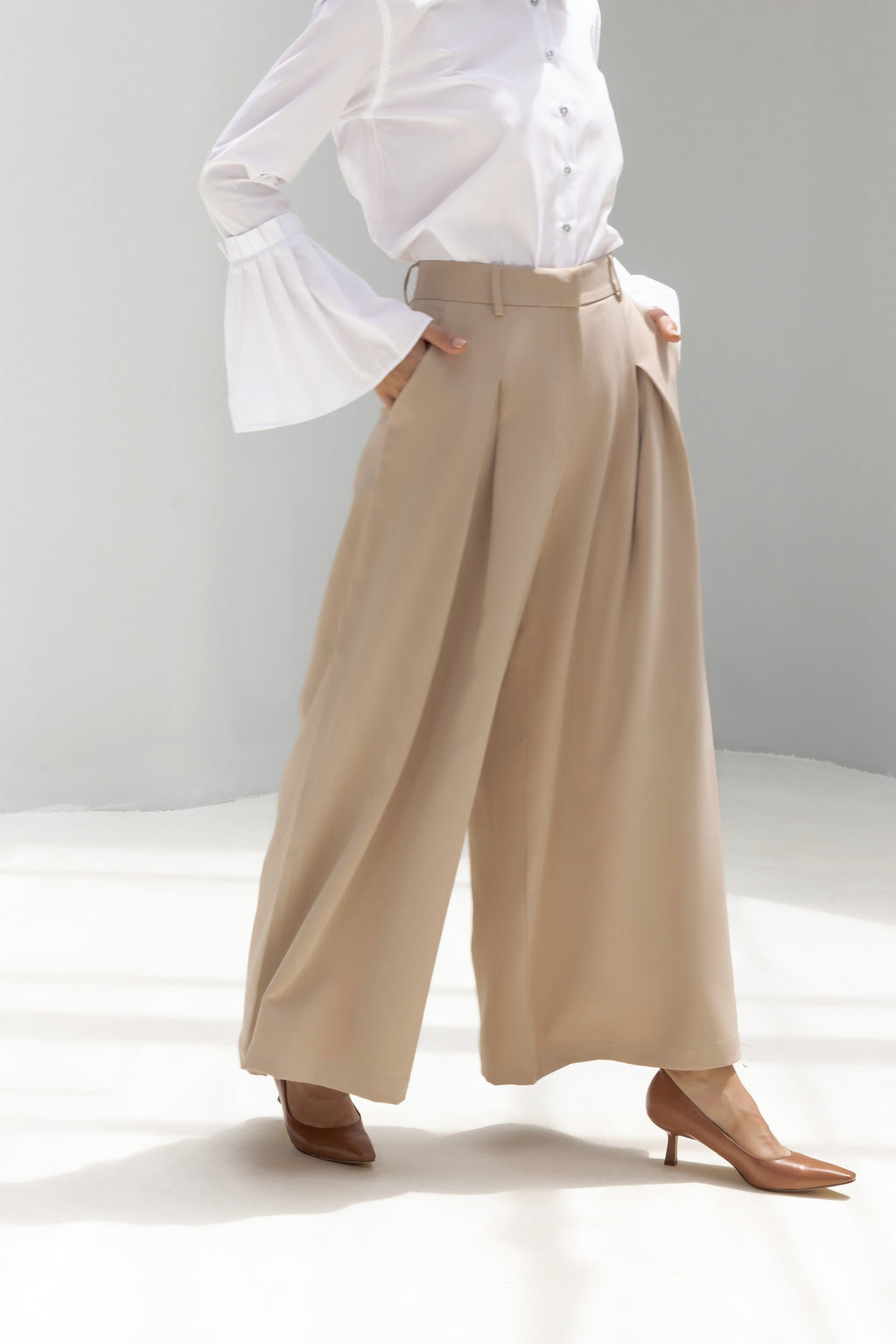 Wide-leg mid-waist tailored Trousers