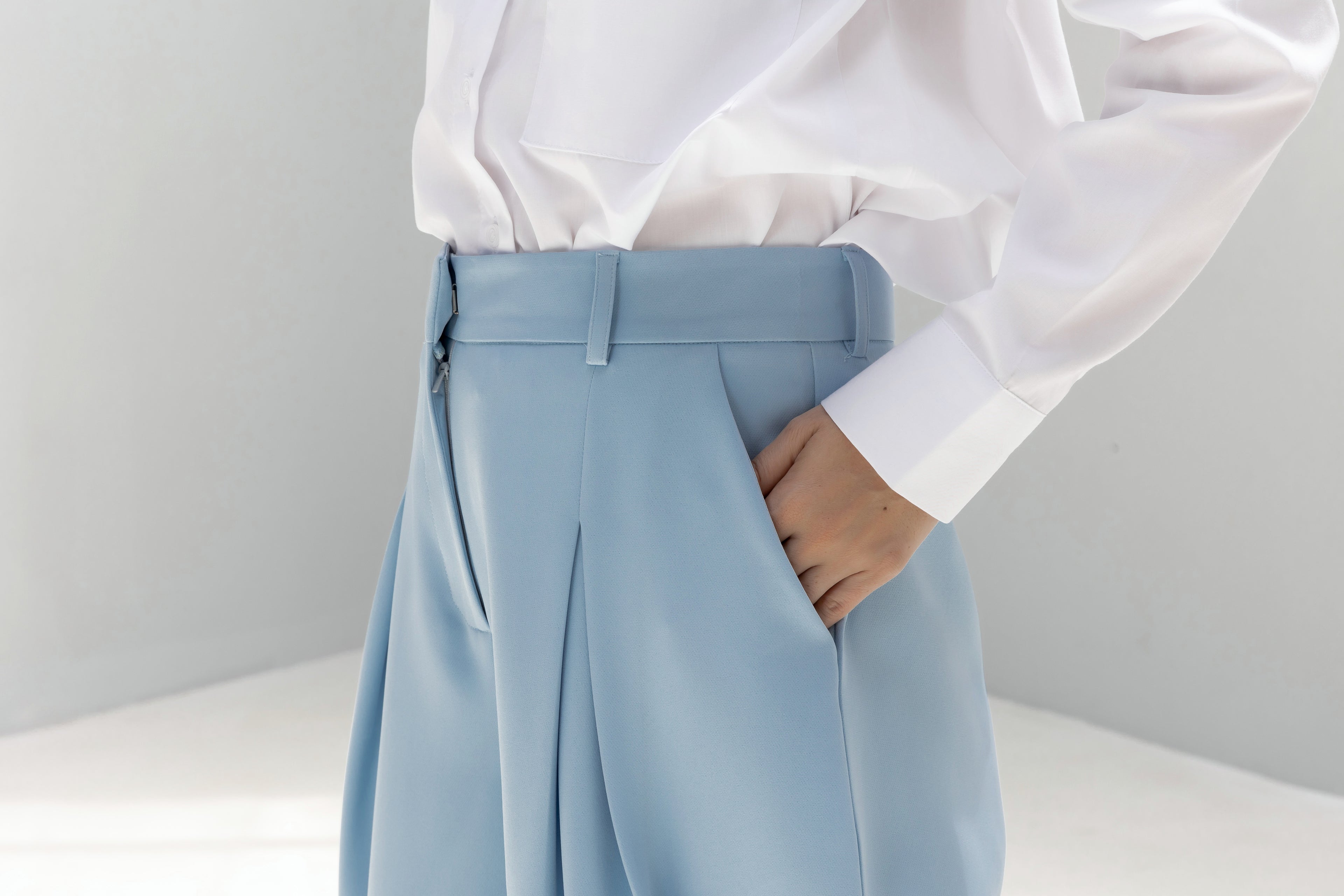 Wide-leg mid-waist tailored Trousers