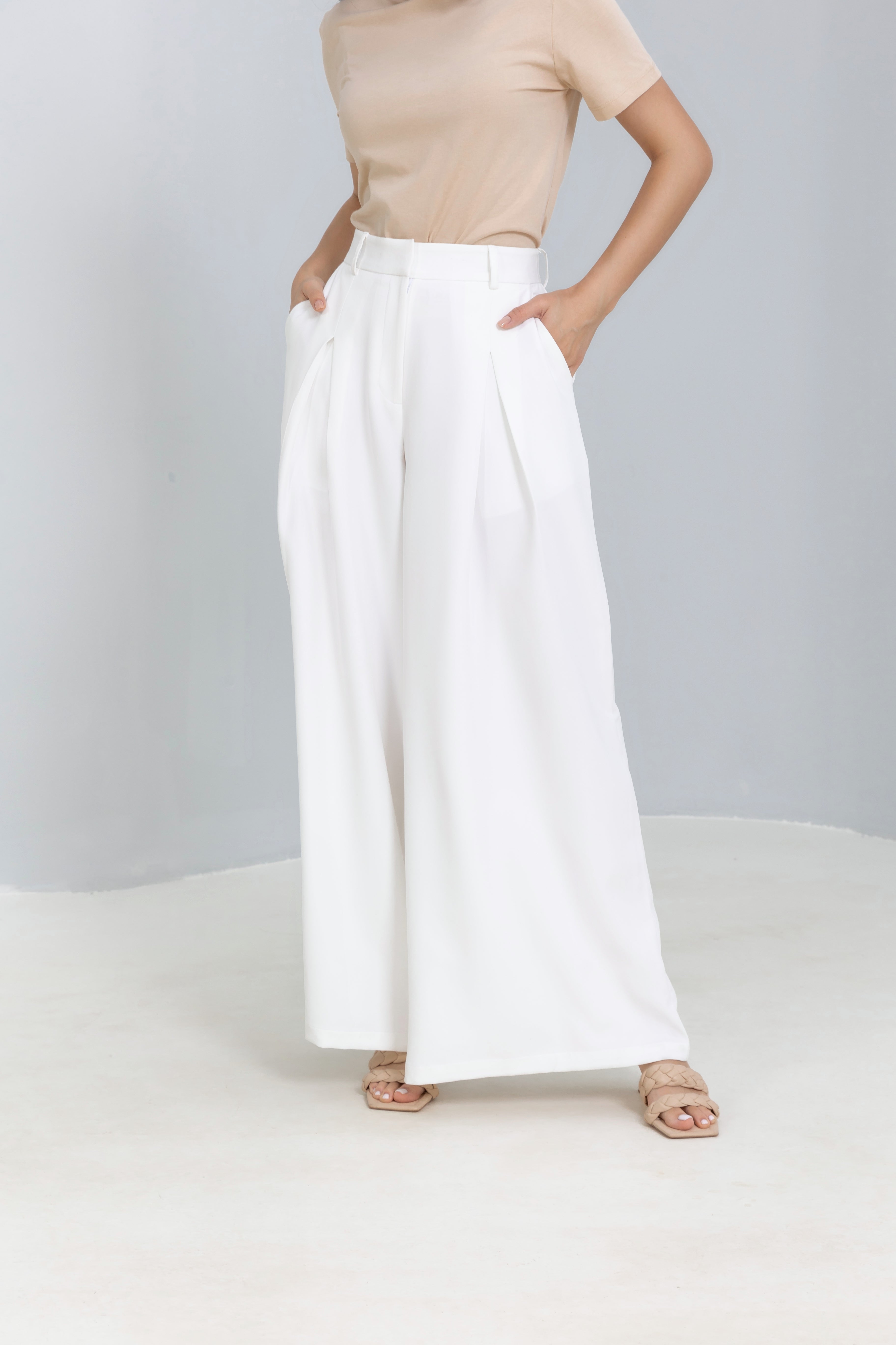 Wide-leg mid-waist tailored Trousers