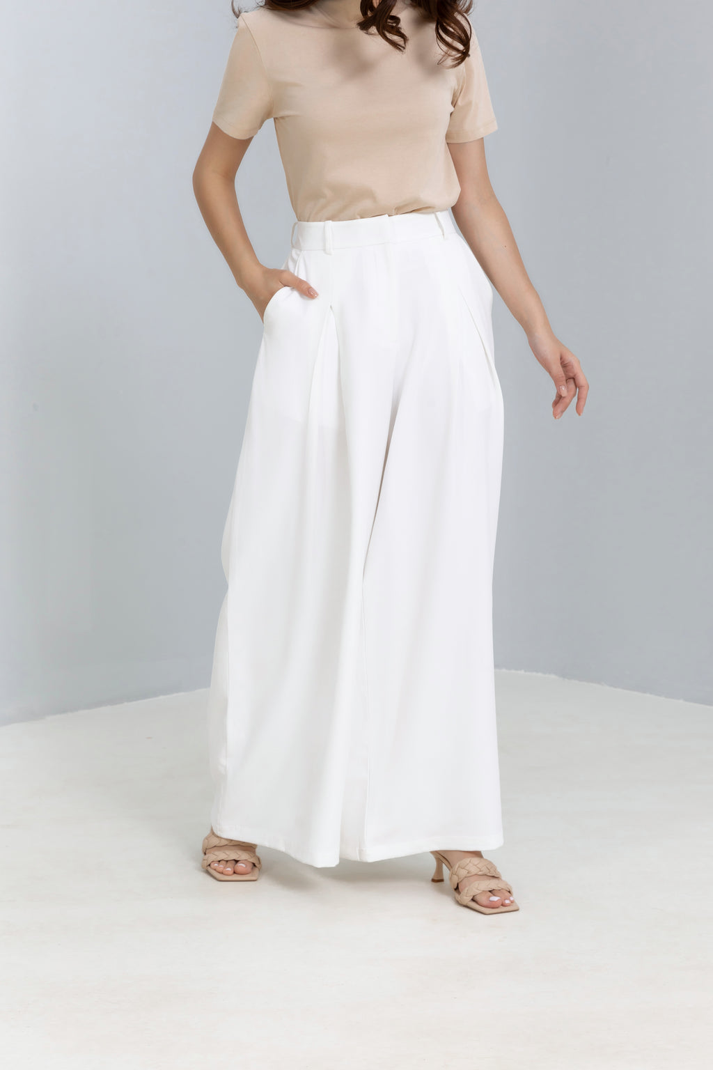 Wide-leg mid-waist tailored Trousers