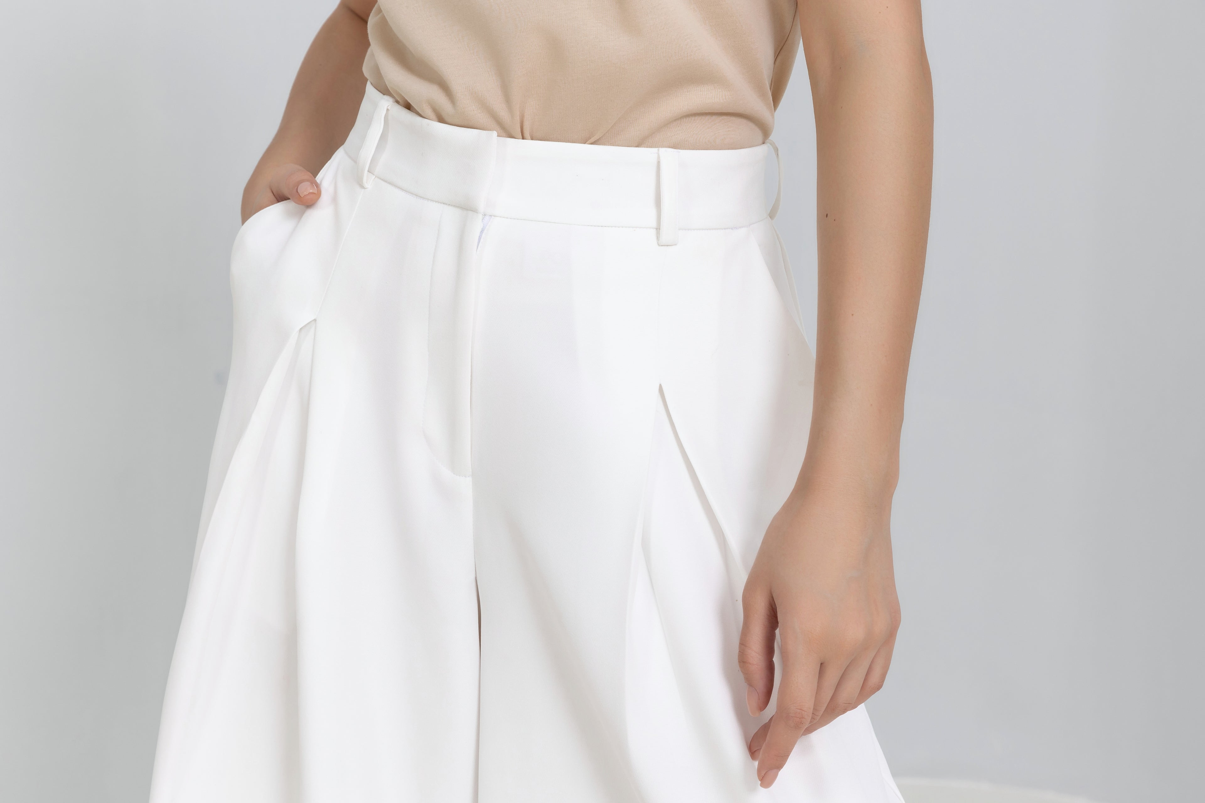 Wide-leg mid-waist tailored Trousers